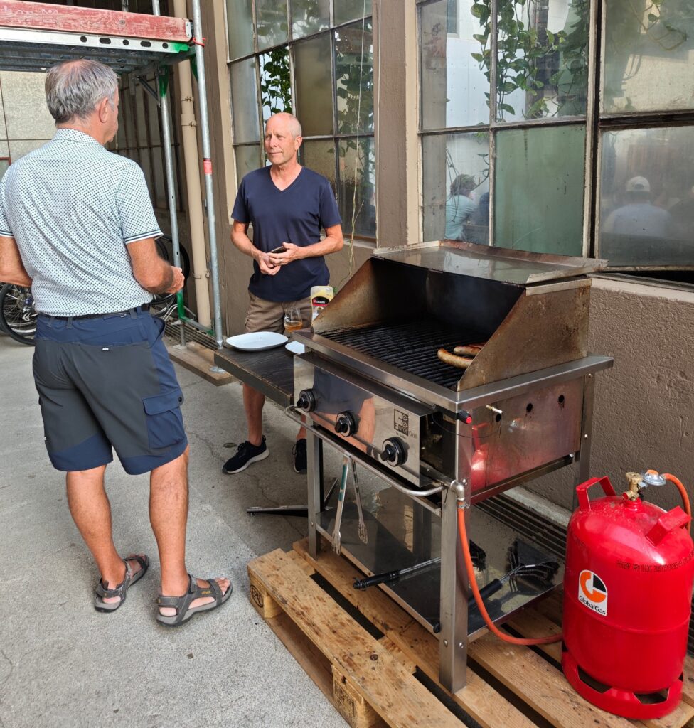 Hot Grill – im Sommer mit eigenen Brauwürste mit Bürli